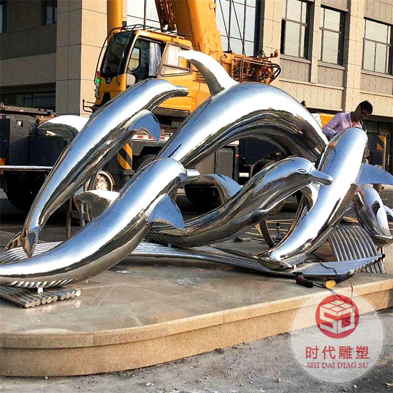 城市戶(hù)外鯨魚(yú)大型不銹鋼雕塑定制廠(chǎng)家鐵藝圓環(huán)鏤空球園林景觀(guān)月亮