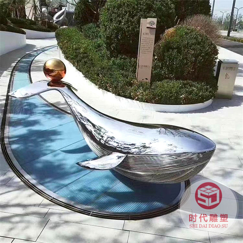 戶外廣場(chǎng)鏡面鯨魚圓環(huán)大型不銹鋼雕塑定制園林鐵藝景觀月亮鏤空球