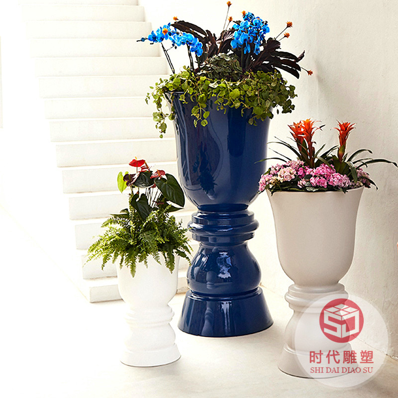 批發(fā)花園卡通落地庭院商場(chǎng)光頭強(qiáng)動(dòng)物雕塑熊出沒花盆玻璃鋼擺件